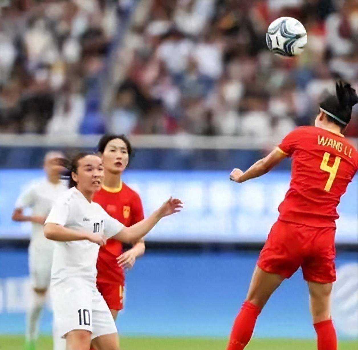 关于女足赛场火爆，球队士气高涨的信息