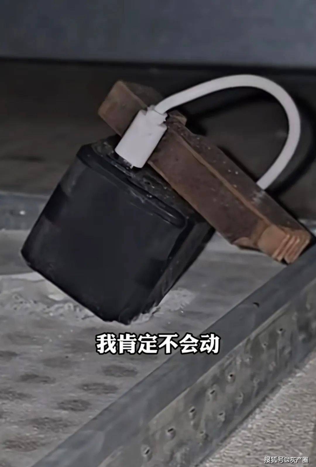 疑似偷窥！球队更衣室内现监控器的简单介绍