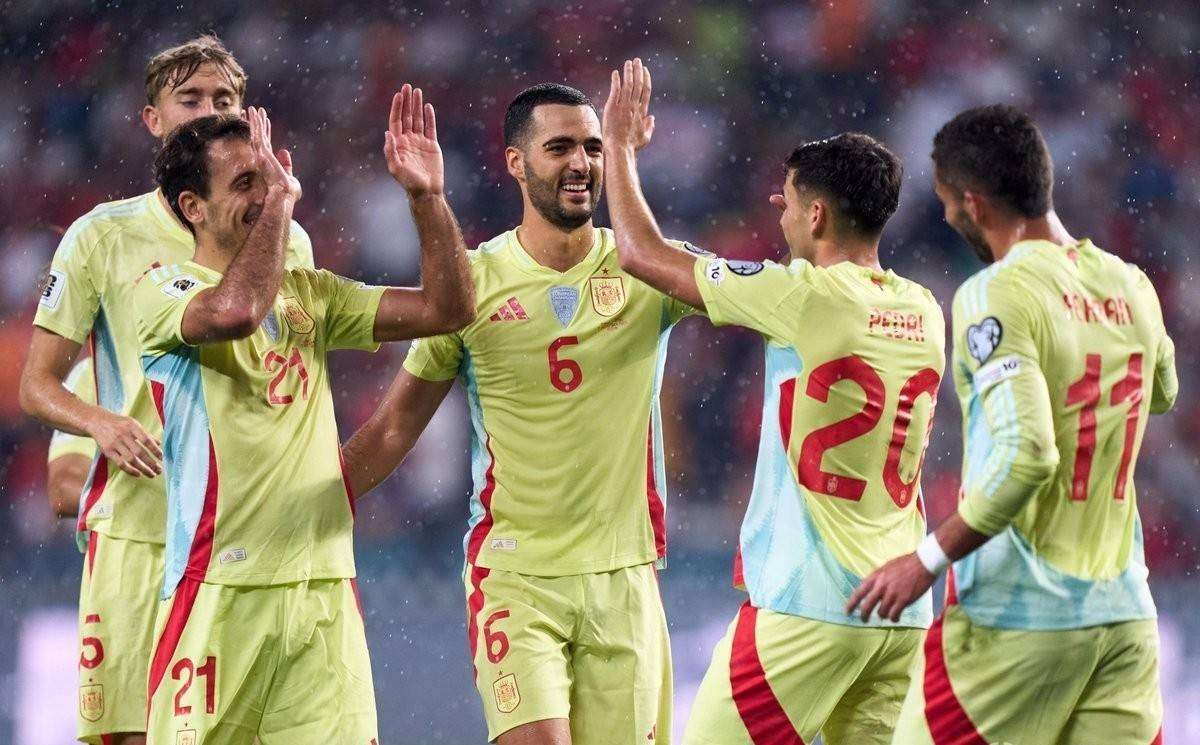 欧预赛激烈角逐：场上英雄创造辉煌的简单介绍