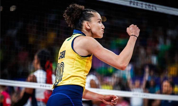 巴西队晋级决赛庆祝赛后高兴跳跃