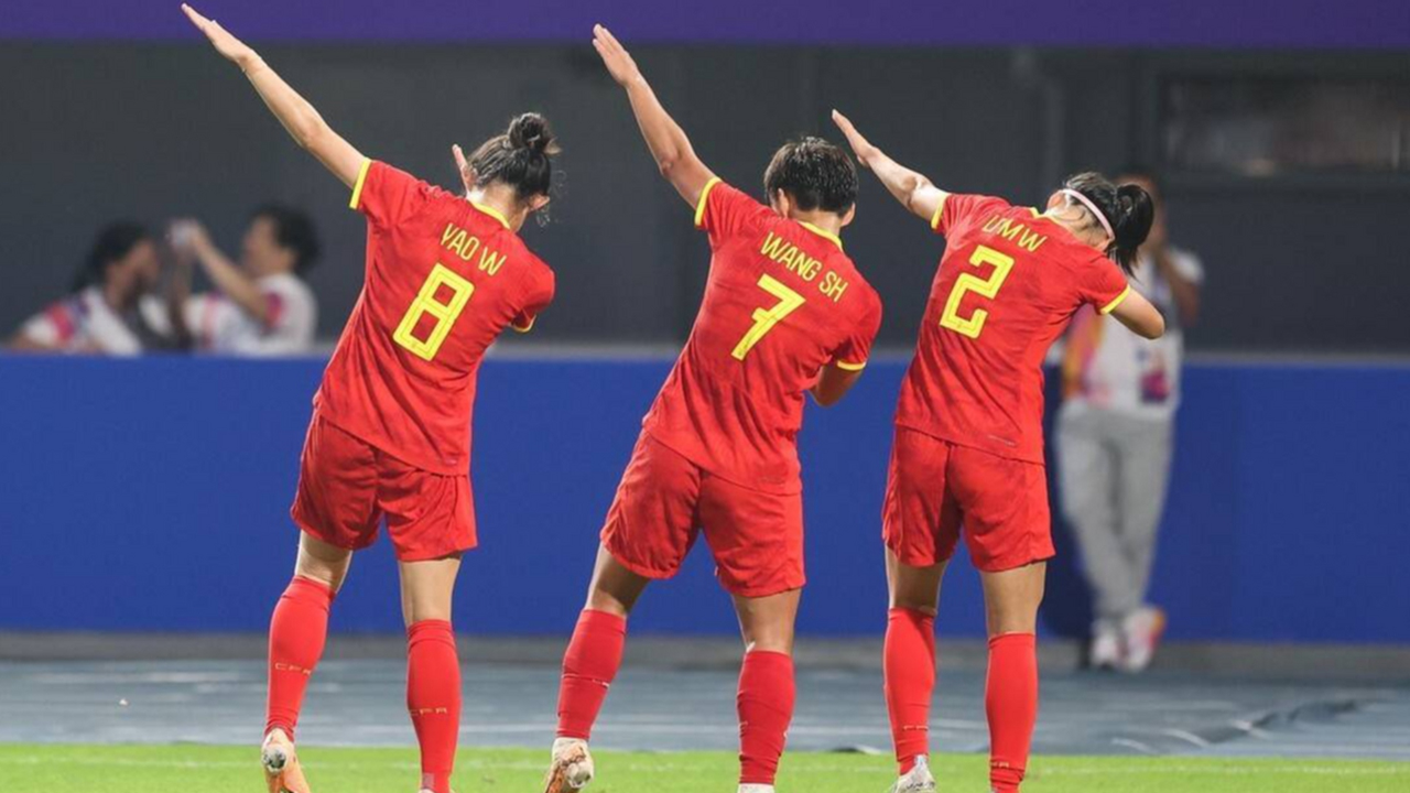 关于守望尖端：女足比赛角逐激烈的信息