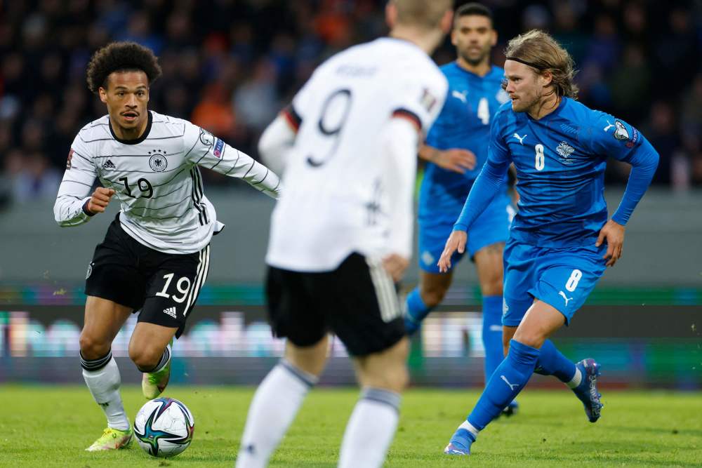 波兰队主场大胜挪威，小组排名位居前列