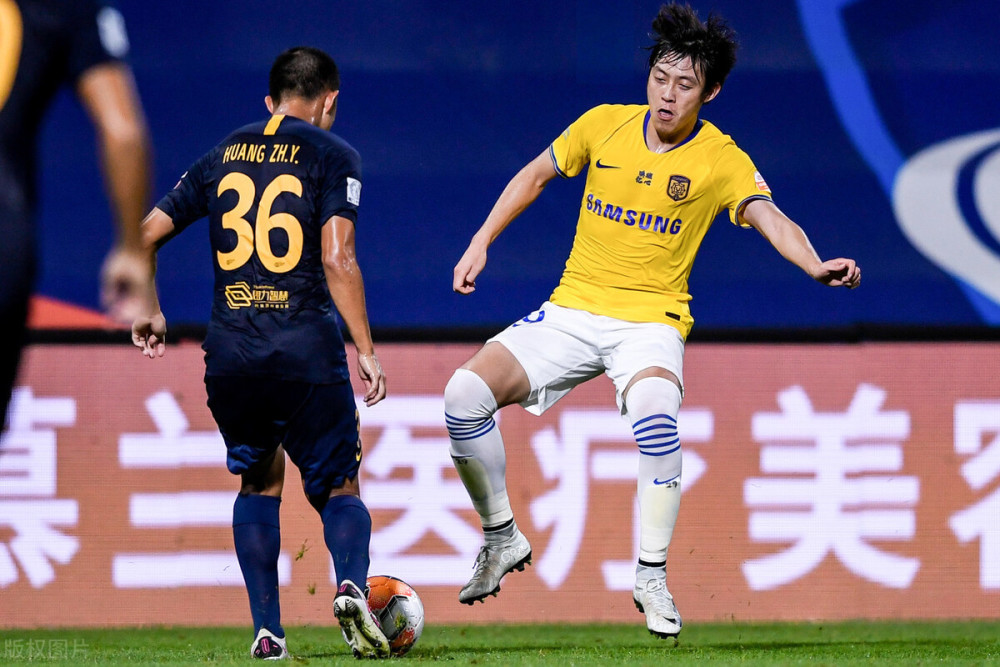 包含苏宁主帅面临下课压力，球队成绩低迷的词条