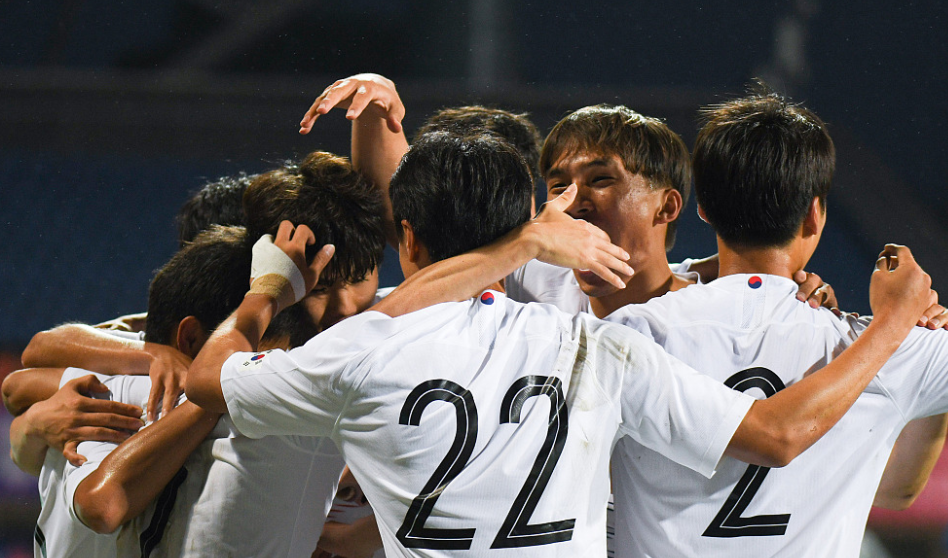 包含韩国队横扫泰国队，郑思维状态火热的词条